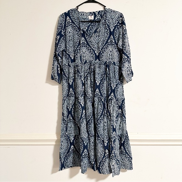 ethnic traders Dresses & Skirts - Ethnic Traders Blue and White Paisley Tie Waist Midi Dress